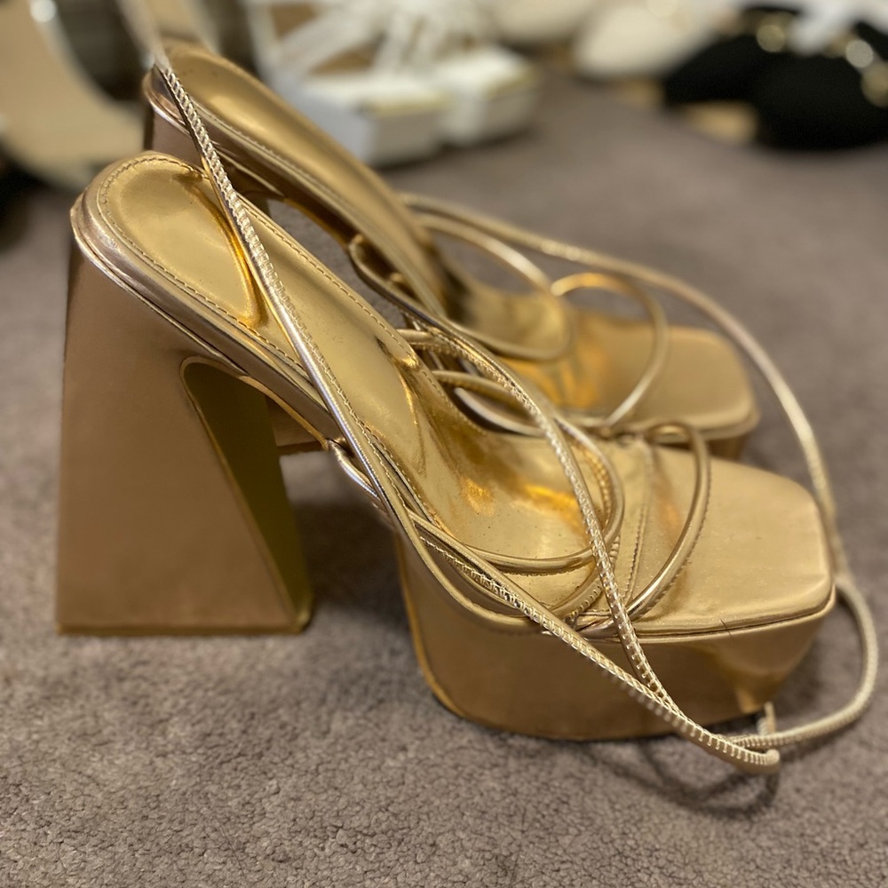 Block Heels, Japanese styled. Bronze tone.